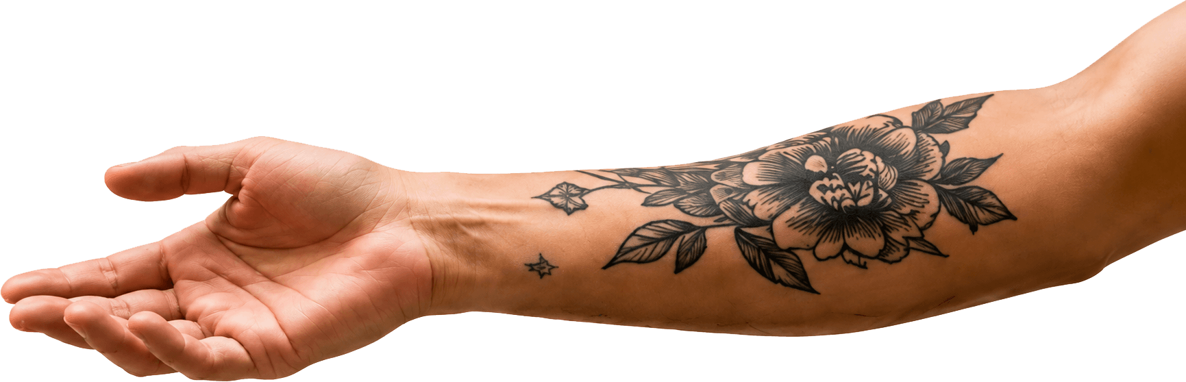 Brazo tatuado extendido